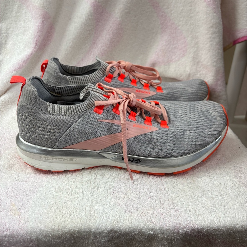 Brooks Energize Neutral
Ricochet DNA AMP Running
Shoes Women's 11.5